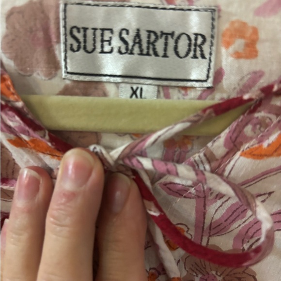 Sue Sartor Chic Floral Blouse in Red and Pink - Picture 2 of 2